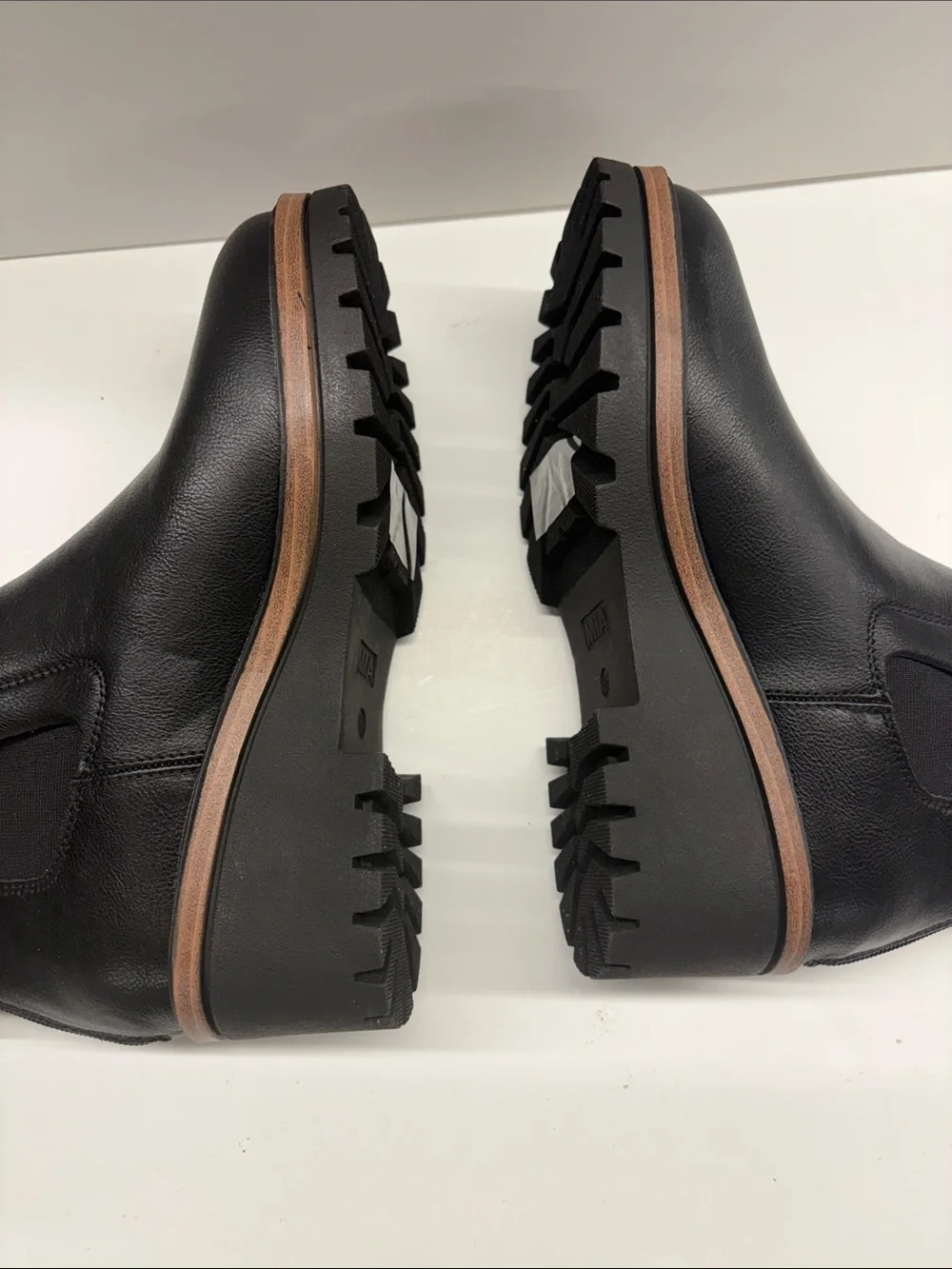 New MIA Sefi Chelsea Boot in Black Women’s size 8.5